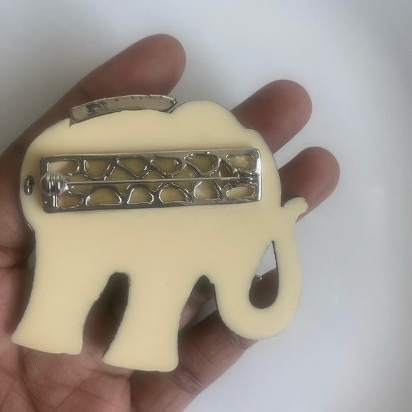 Vintage Elephant Brooch - Picture 4 of 4